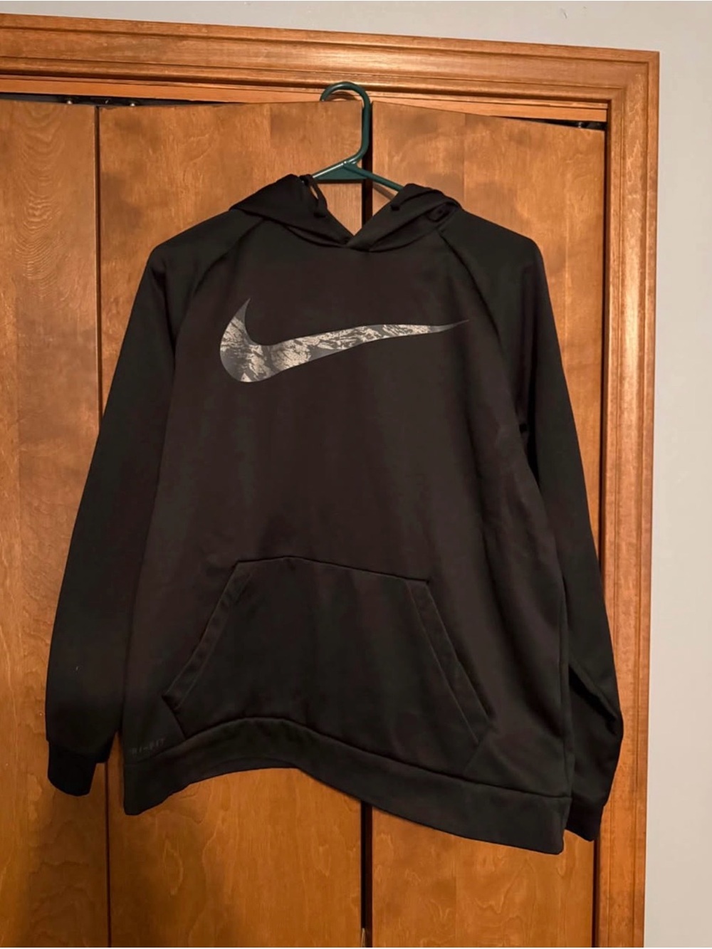 Nike Men’s Black Pullover Hoodie with Metallic Swoosh